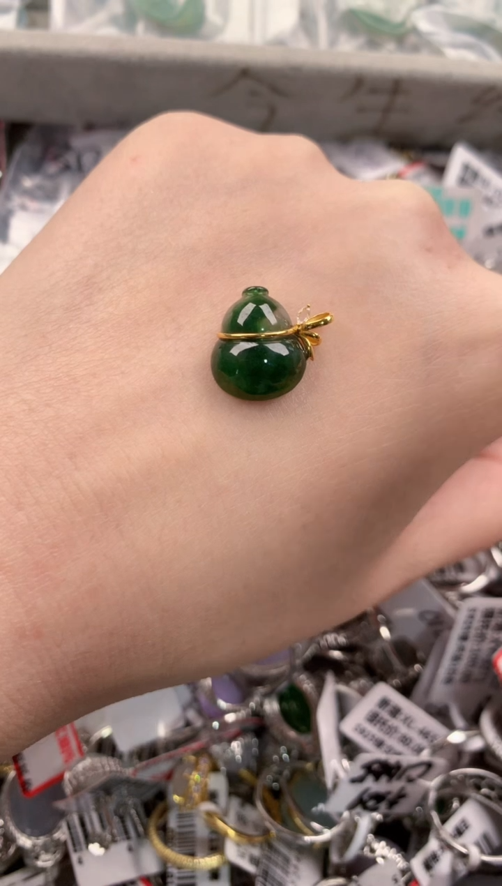 18K金镶嵌戒指翡翠O**?444--4