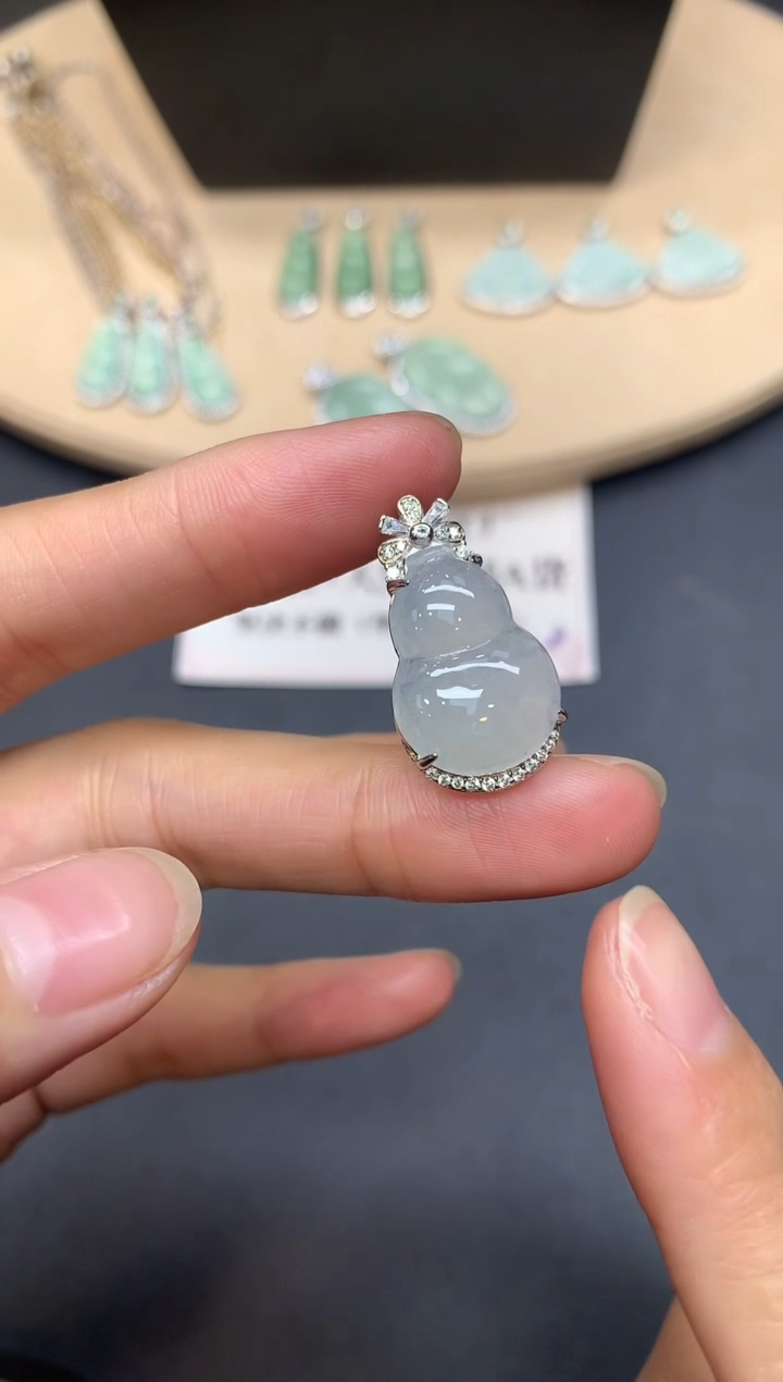 【闪购商品】翡翠吊坠(不含链)银S925镶嵌葫芦【多样性发其一】