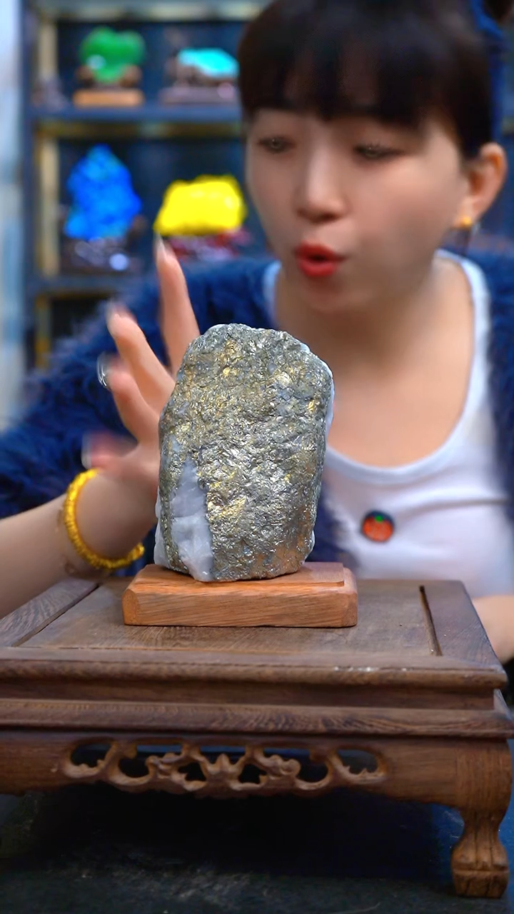 石材颜色漂亮，造型奇特