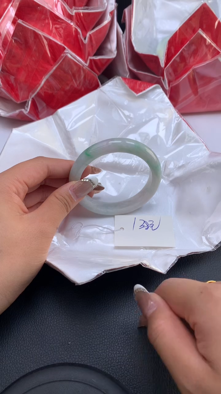 【闪购商品】翡翠手镯未镶嵌天然缅甸A货翡翠手镯