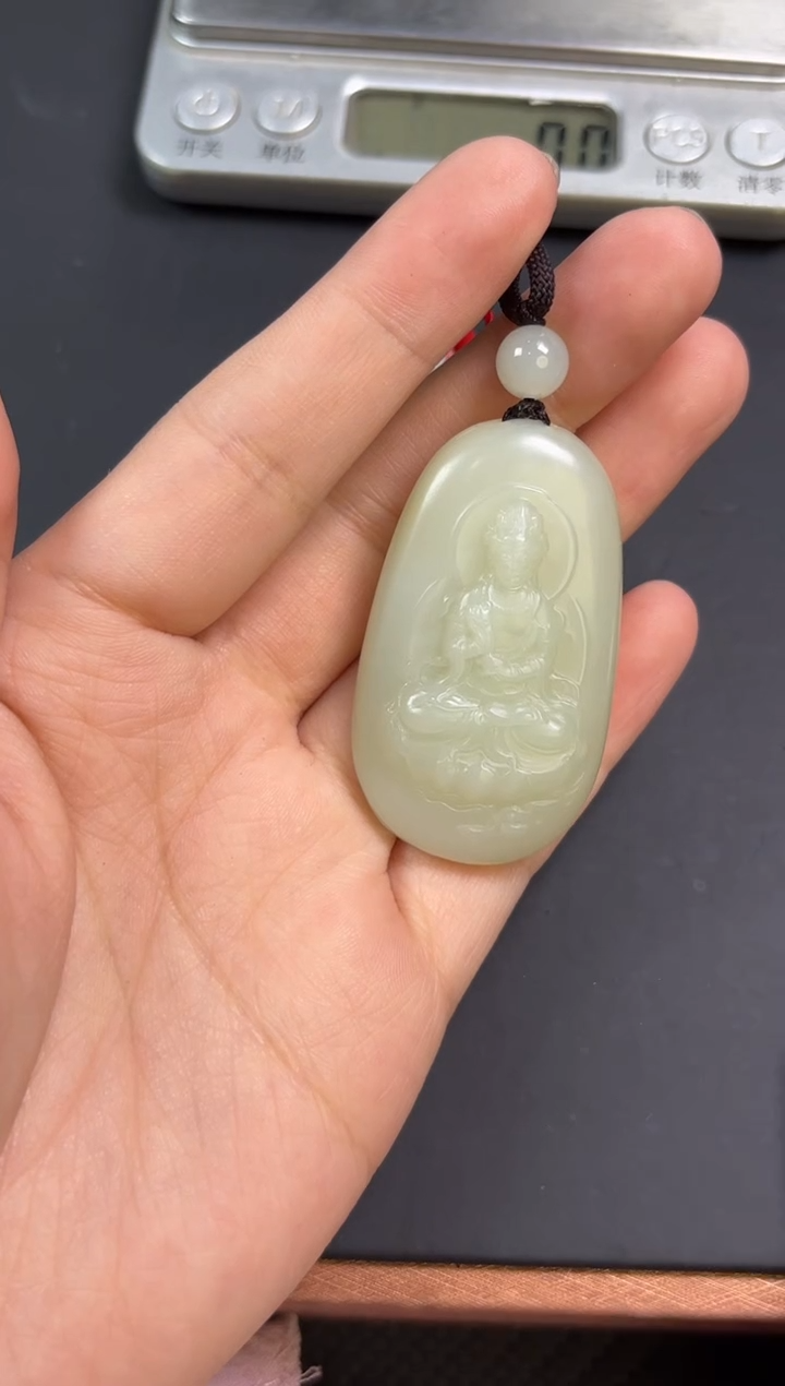 【闪购商品】和田玉吊坠(赠链)未镶嵌且末微色差迪克兰吊坠