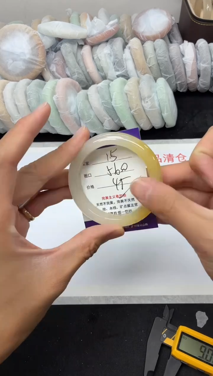 未镶嵌手镯石英质玉15
