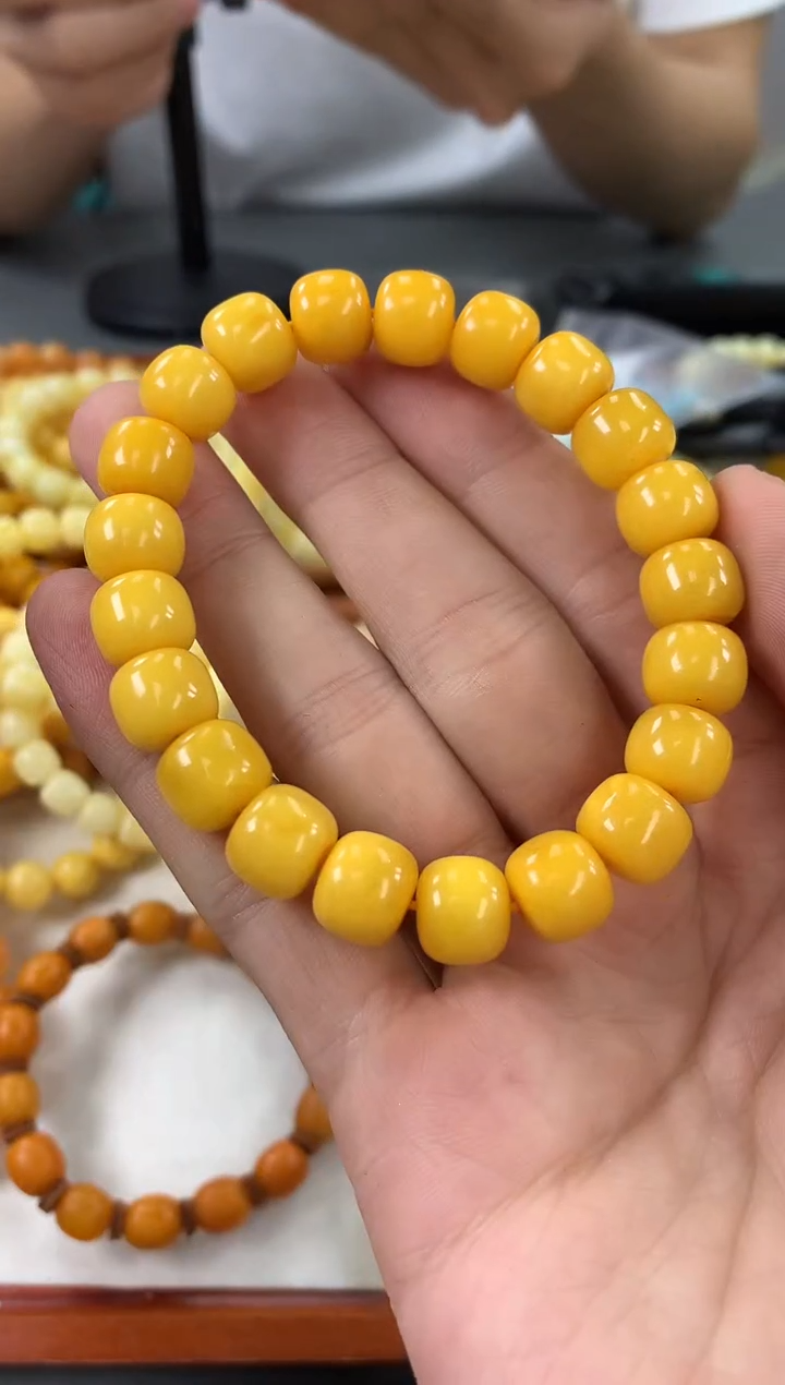 【闪购商品】琥珀裸石未镶嵌手串