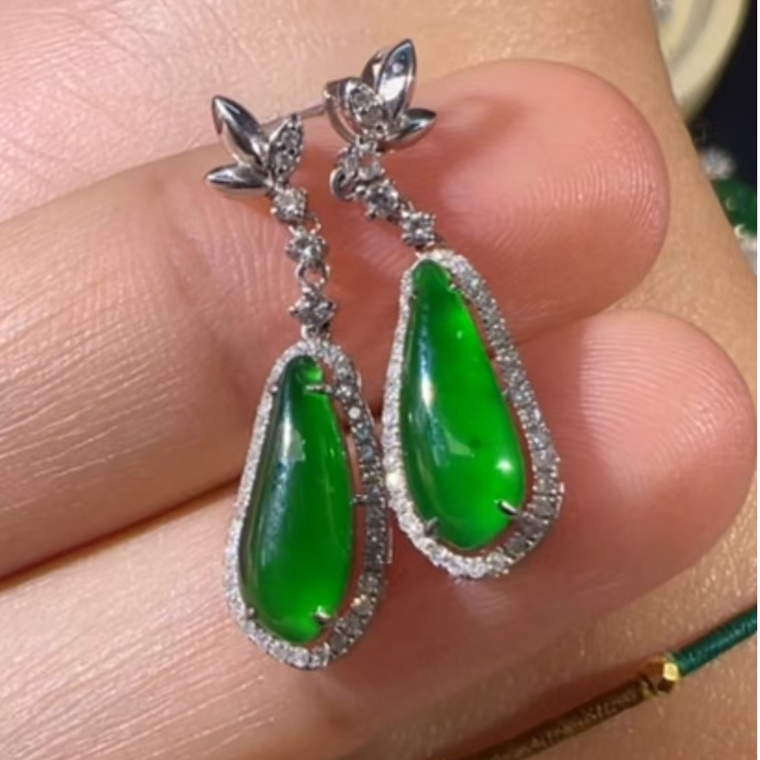 天然翡翠辣阳绿耳坠