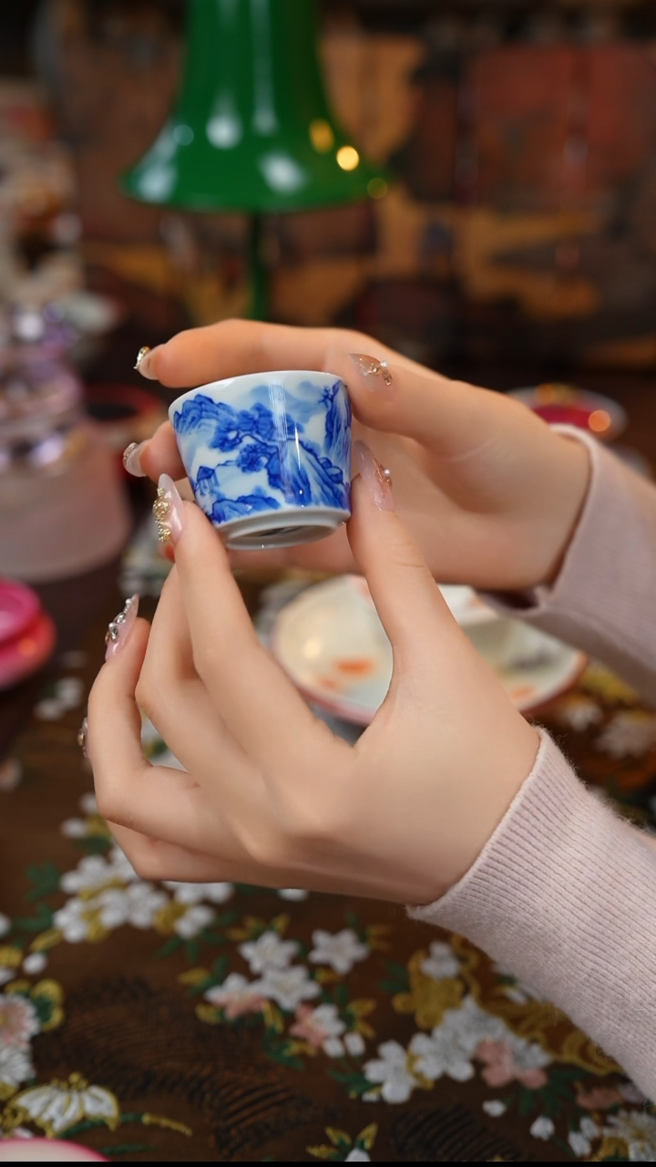 【闪购商品】景德镇手工手绘青花山水岩茶一口杯