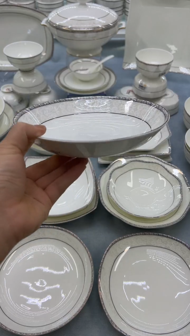 骨瓷玲珑7.5方2个