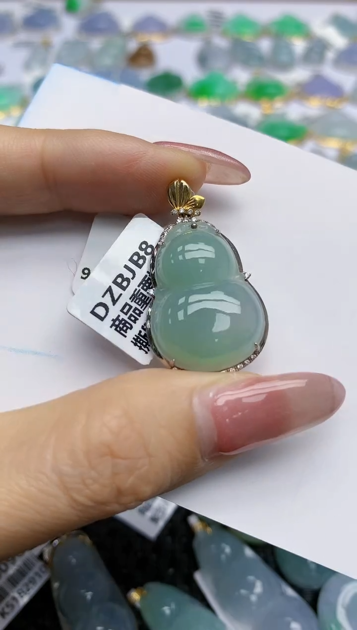 【闪购商品】翡翠挂件18K金镶嵌天然翡翠A货