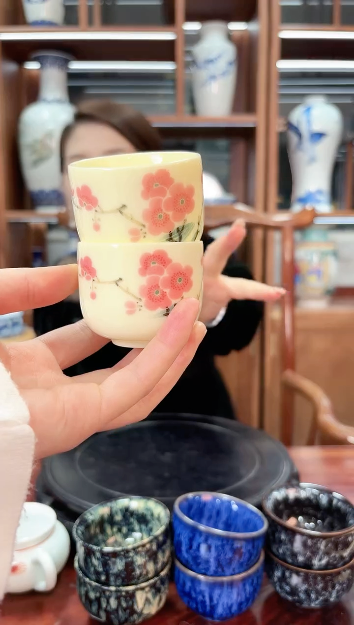 A05景德镇黄稀稀水点桃花杯两只