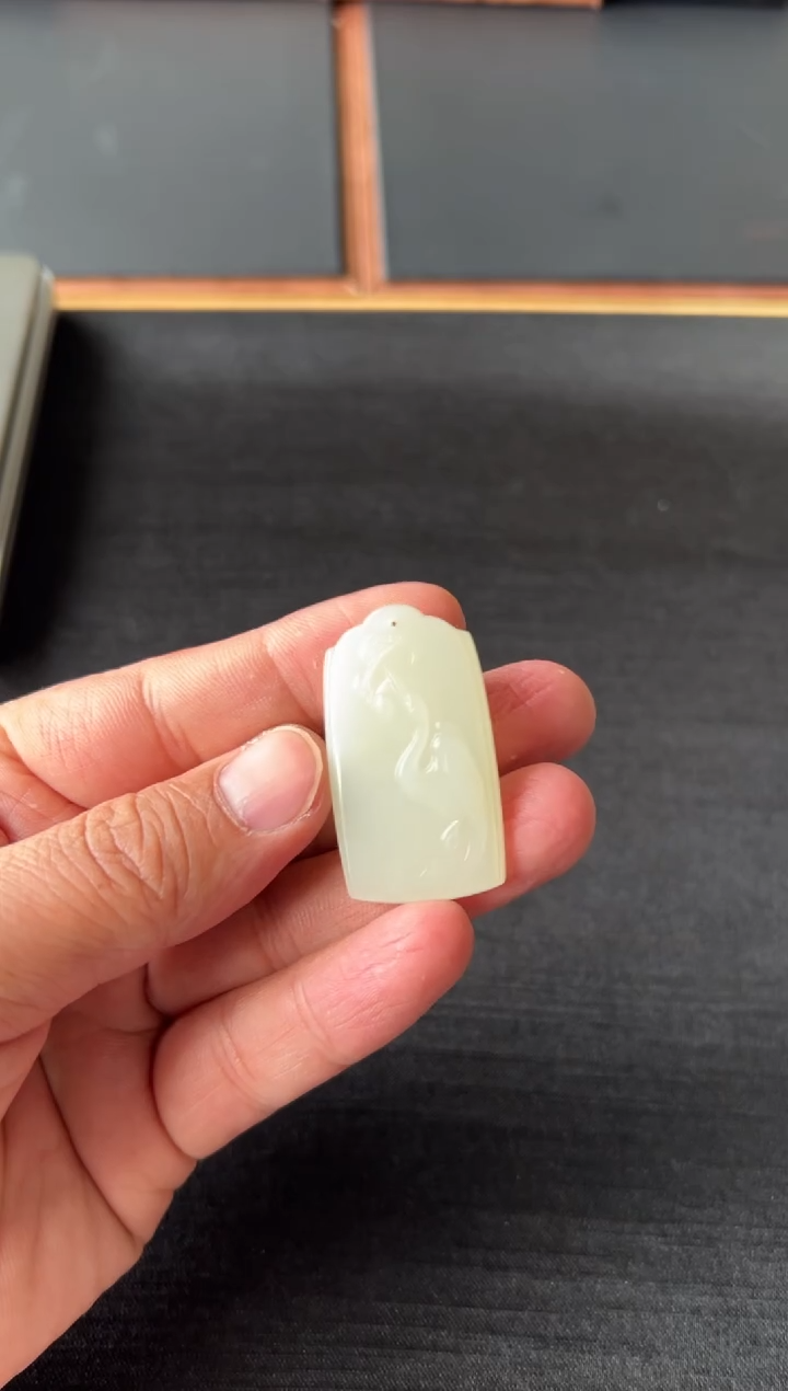 【闪购商品】和田玉吊坠(赠链)未镶嵌且末微色差迪克兰