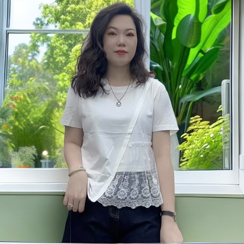 （芬芬家）新款时尚感蕾丝拼接显瘦上衣25858洋气