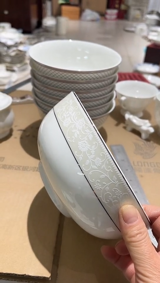 瓷娇梅傲雪7英寸碗2个