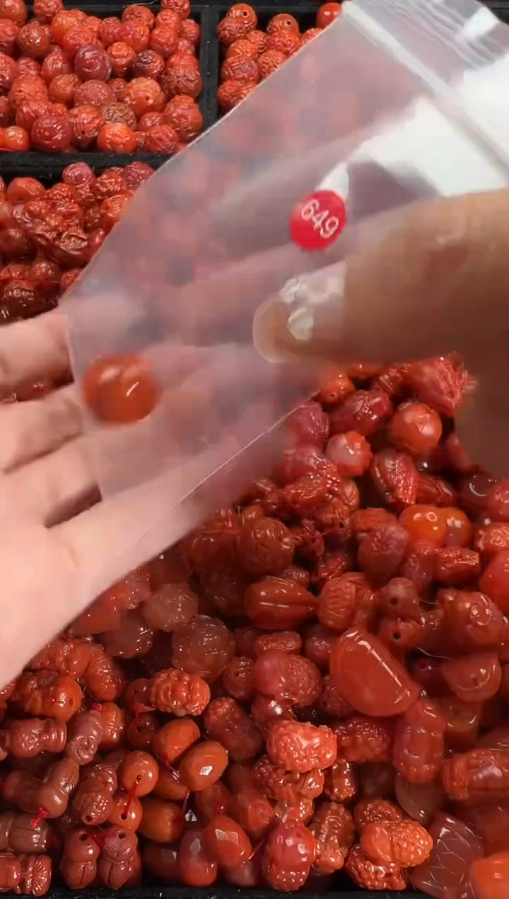 颈饰未镶嵌南红玛瑙1