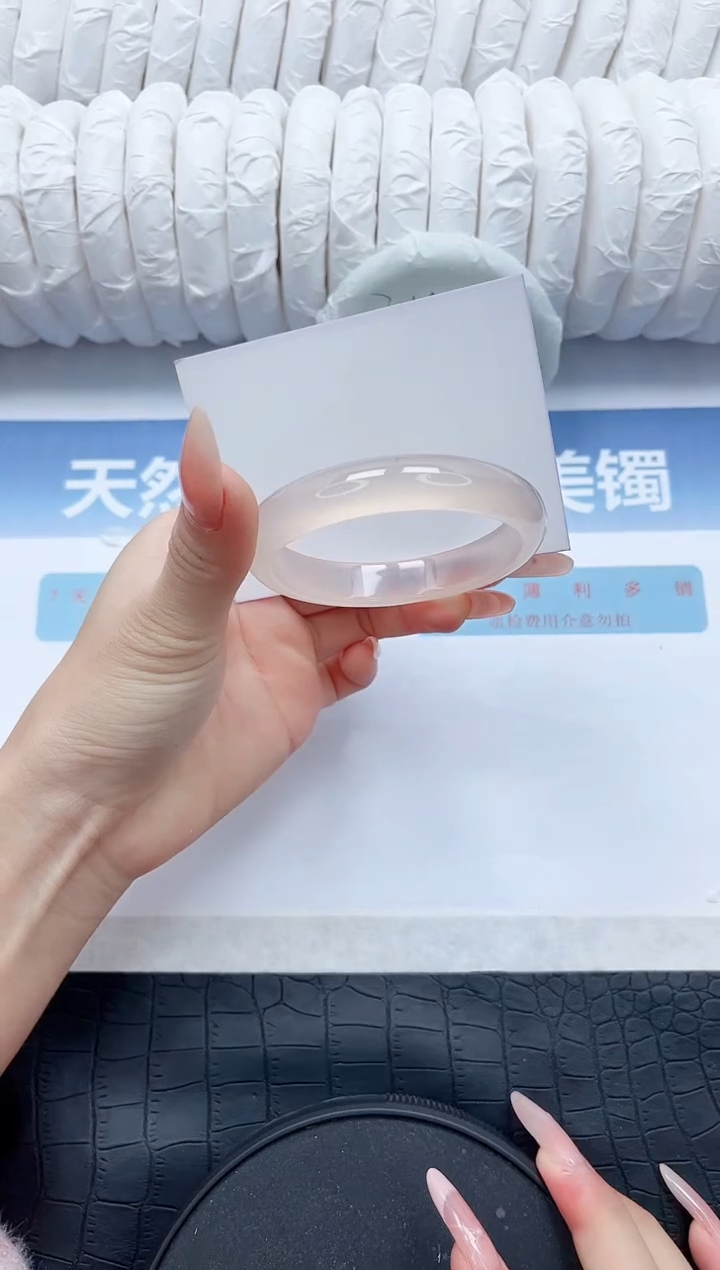 【闪购商品】石英质玉手镯未镶嵌P19-52.5