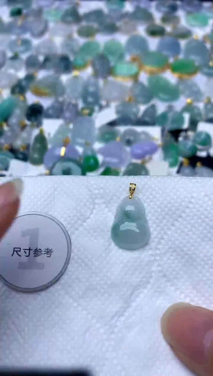 颈饰18K金镶嵌翡翠天然A货翡翠
