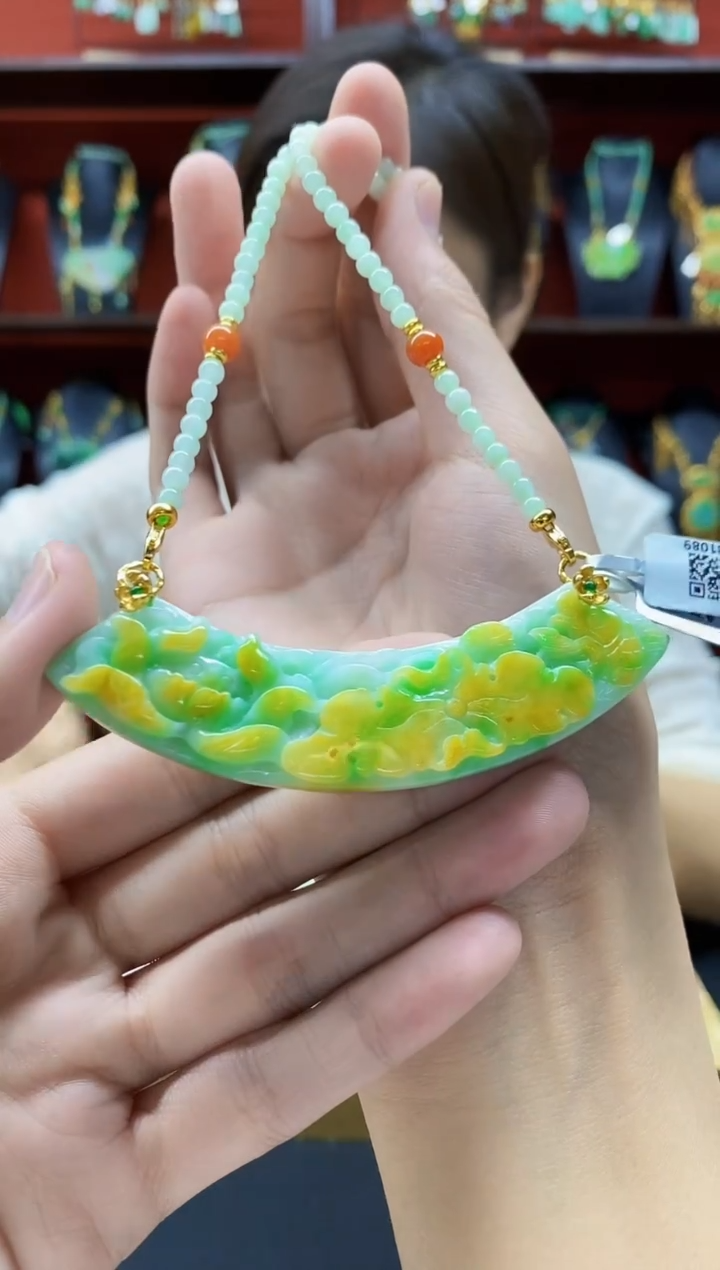 颈饰未镶嵌翡翠吊坠