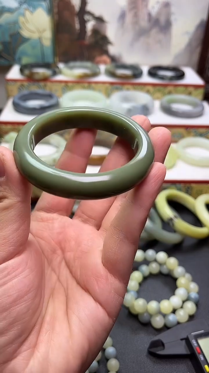 未镶嵌手镯和田玉俄料碧玉夹层粉青粉绿大漏55