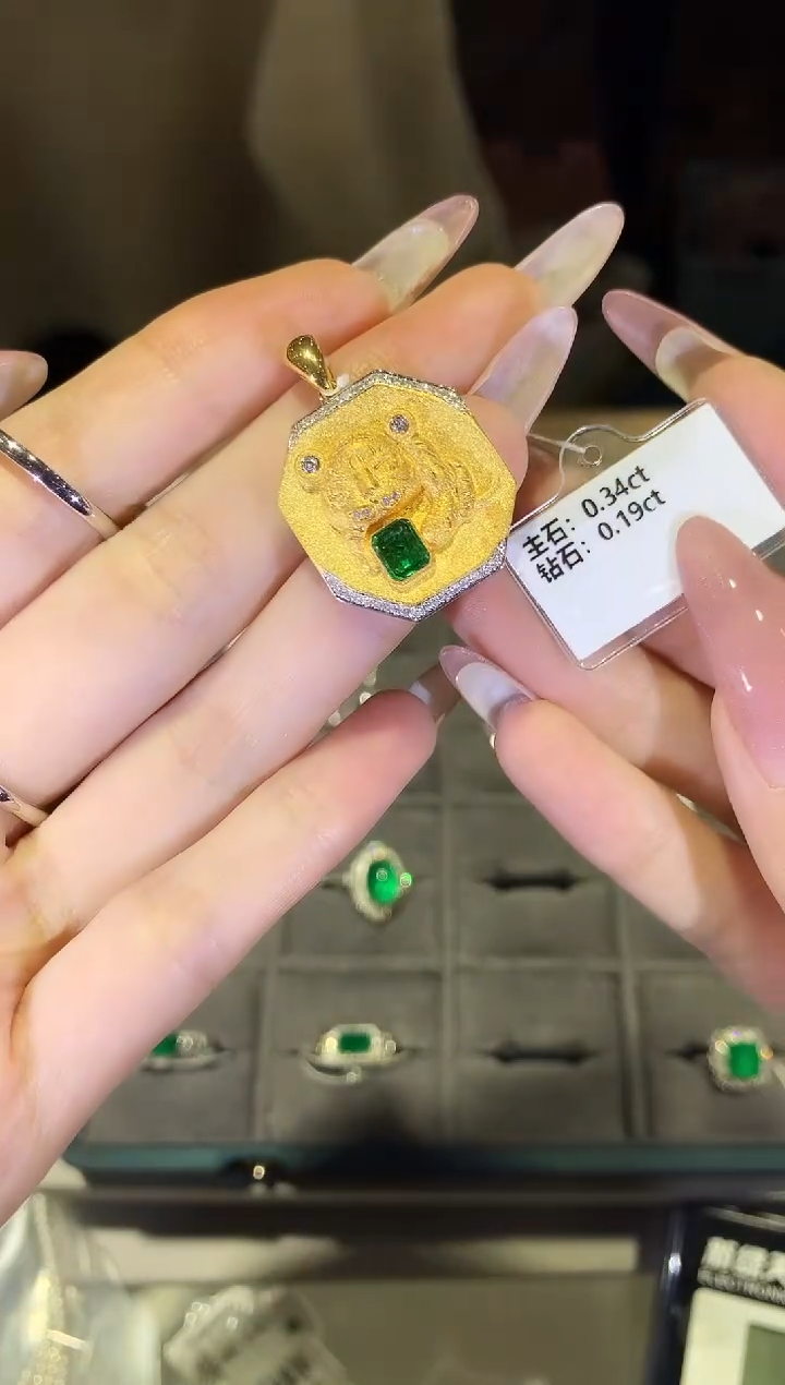 【闪购商品】祖母绿吊坠（不含链）18K金镶嵌a26时尚