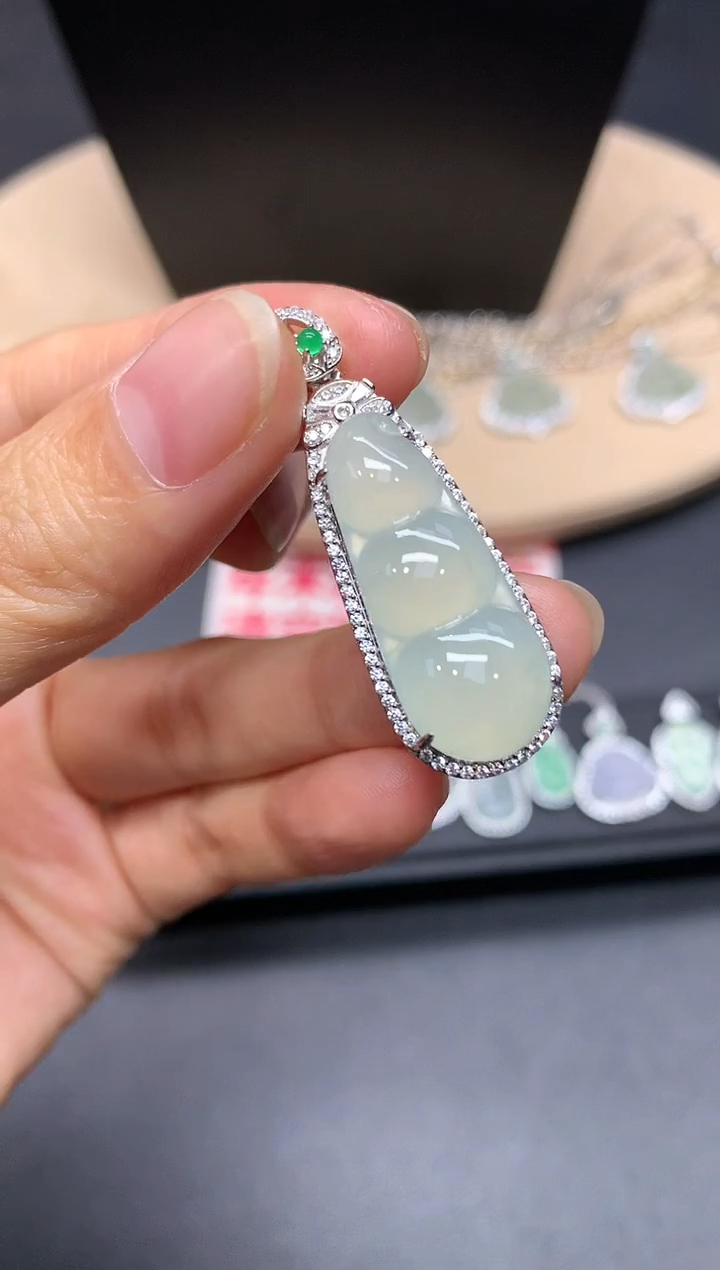 【闪购商品】翡翠吊坠(不含链)银S925镶嵌福豆【多样性发其一】