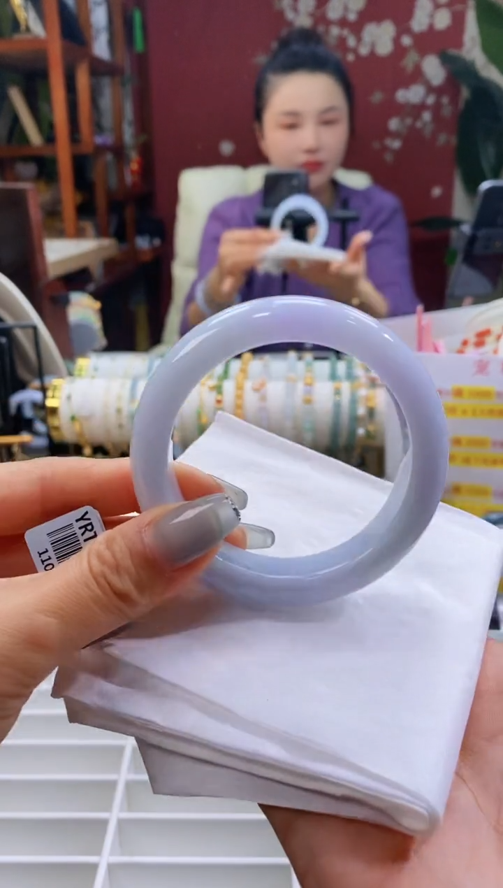 【闪购商品】翡翠手镯未镶嵌81圈口5556/13.6*9.5