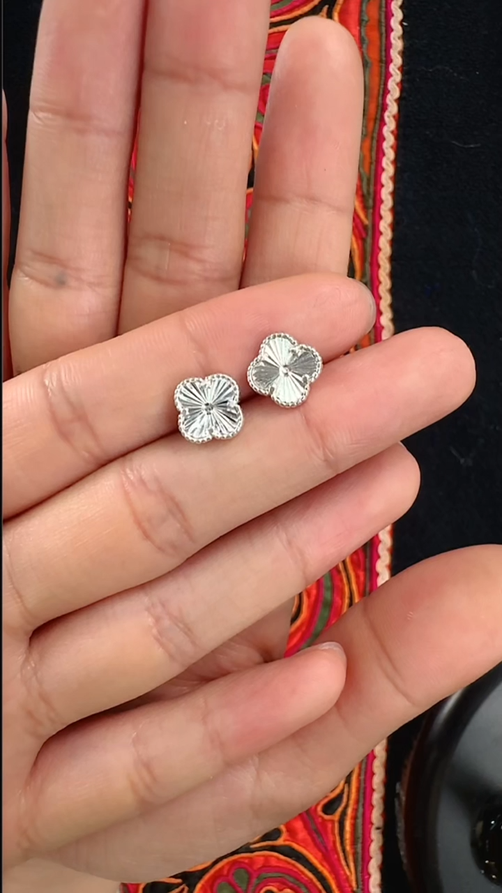 无足银足银四叶草耳钉