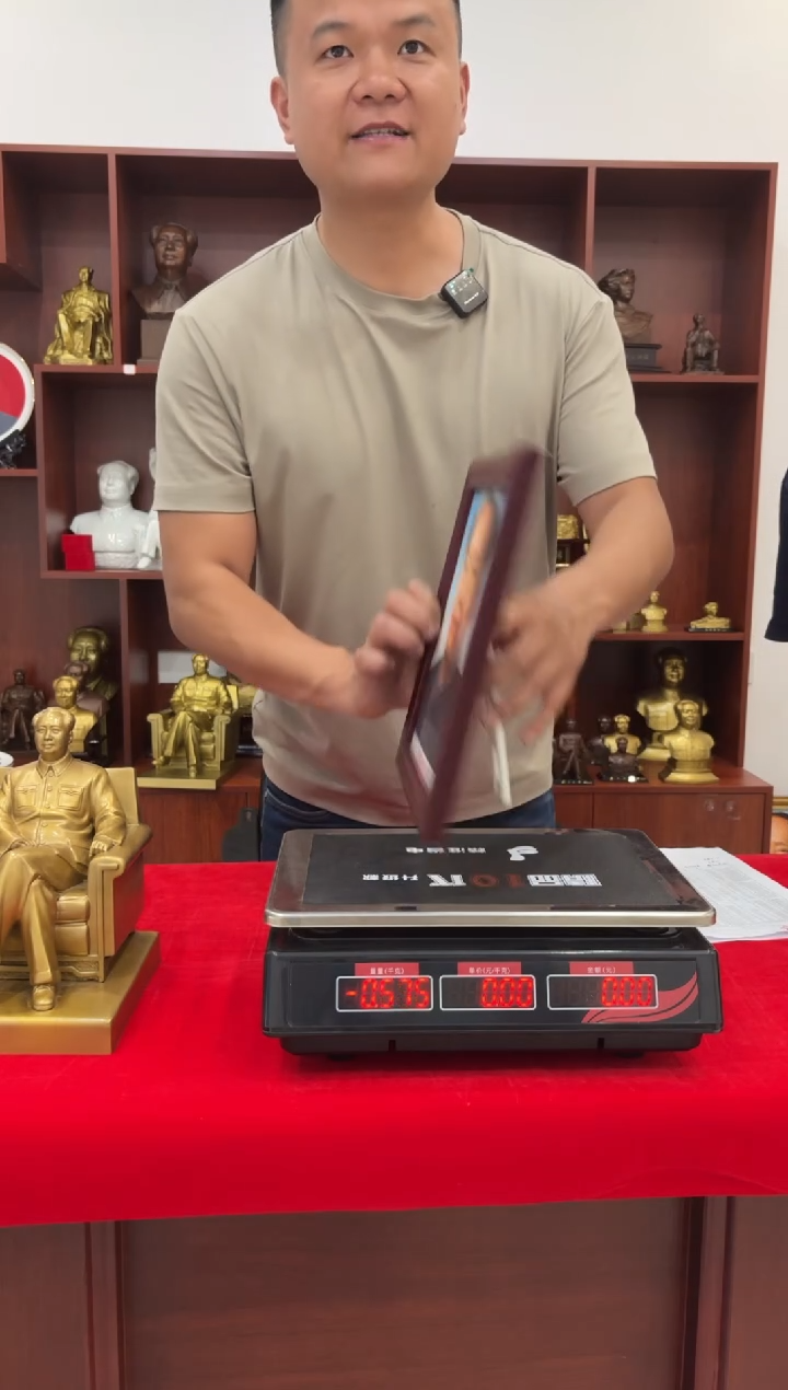 竖款毛主席桌摆2号