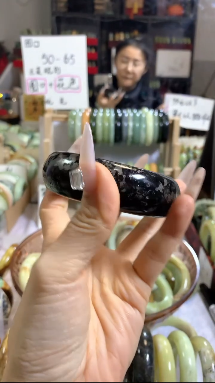 未镶嵌岫玉手镯71