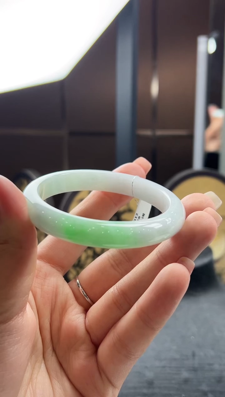 【闪购商品】翡翠手镯未镶嵌手镯（54-55）