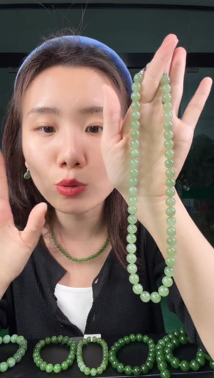 项链未镶嵌和田玉（碧玉）碧玉10mm果阳绿项链（无矿点）