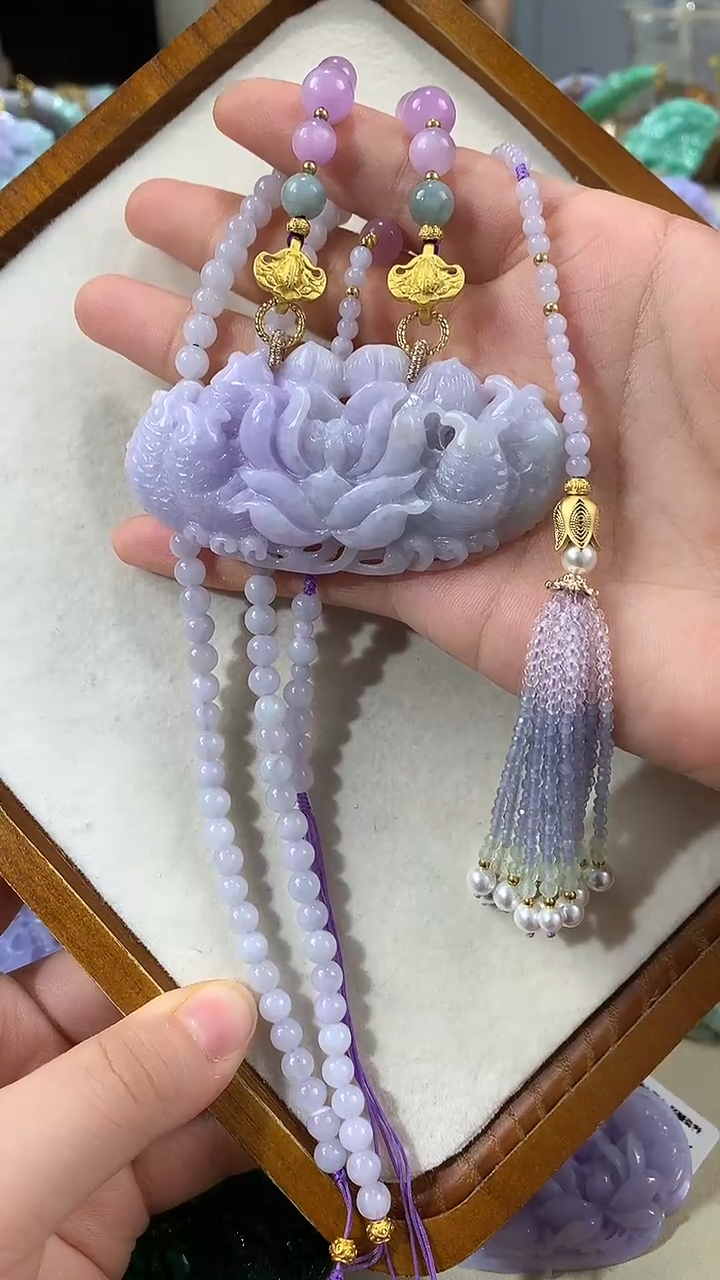 颈饰未镶嵌翡翠吊坠