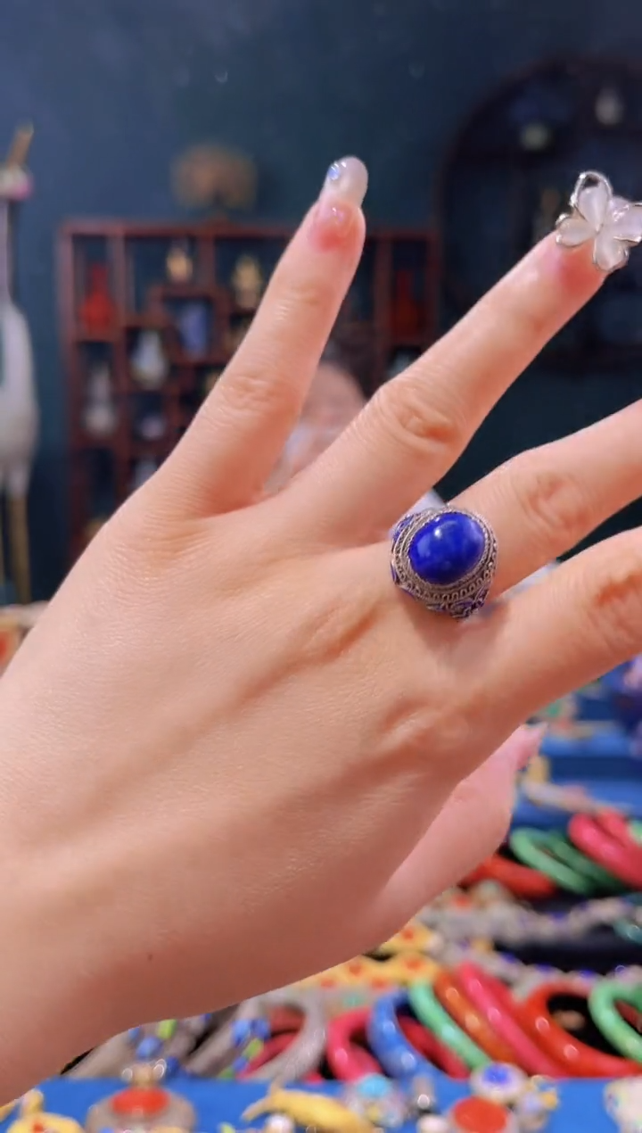 花丝镶嵌戒指宝蓝色