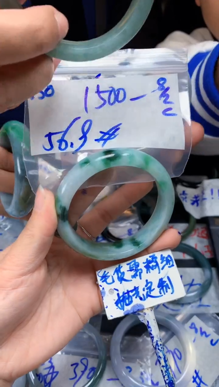 【闪购商品】定制翡翠未镶嵌毛货需精细抛光手镯多样性拍一发一