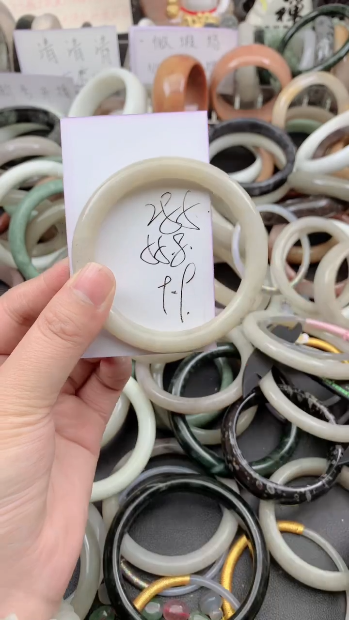 未镶嵌手镯石英质玉285