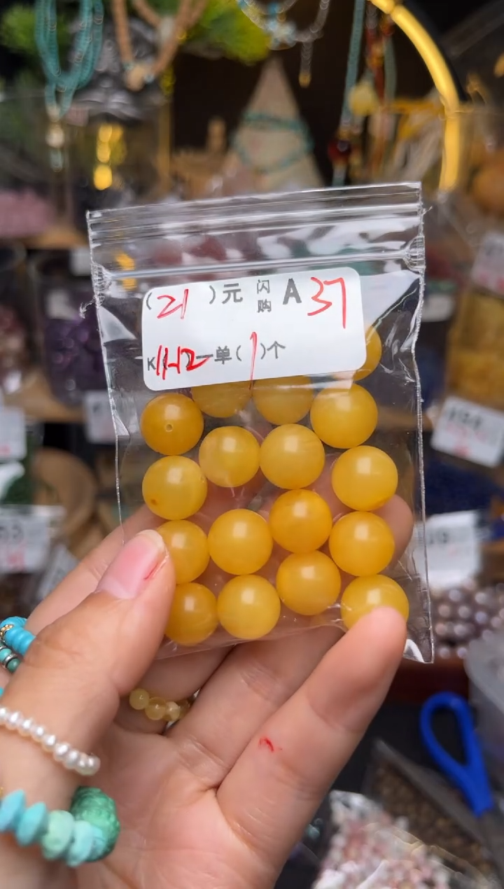 未镶嵌琥珀珠宝奇石A37