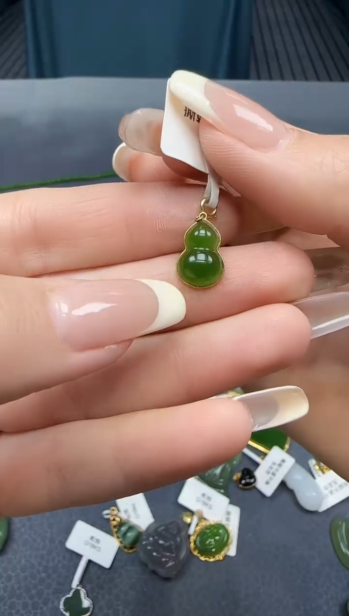 【闪购商品】和田玉挂件18K金镶嵌1