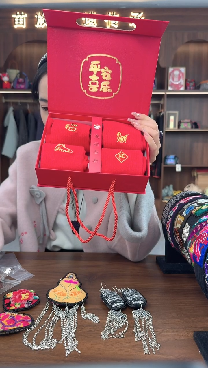 刺绣扶光苗绣传承L18