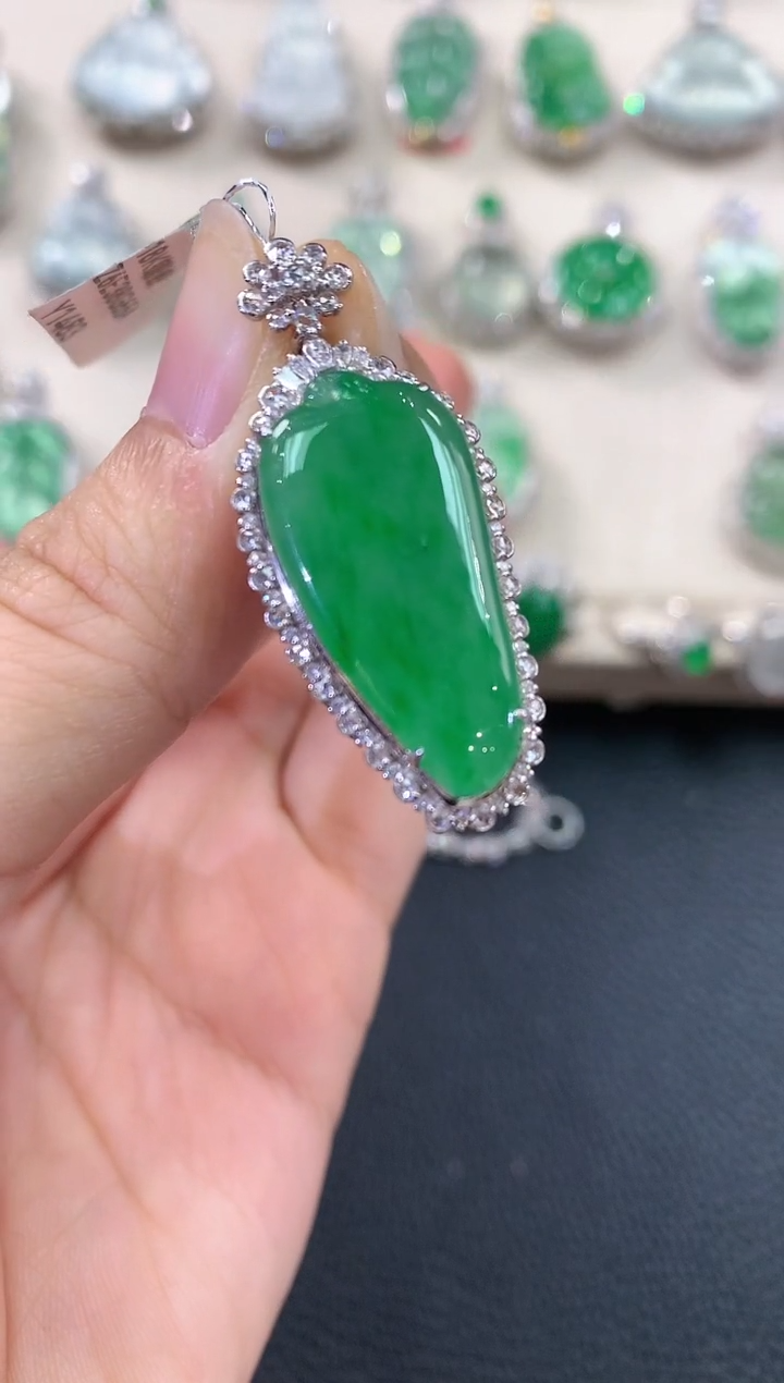 【闪购商品】翡翠吊坠(不含链)18K金镶嵌C135