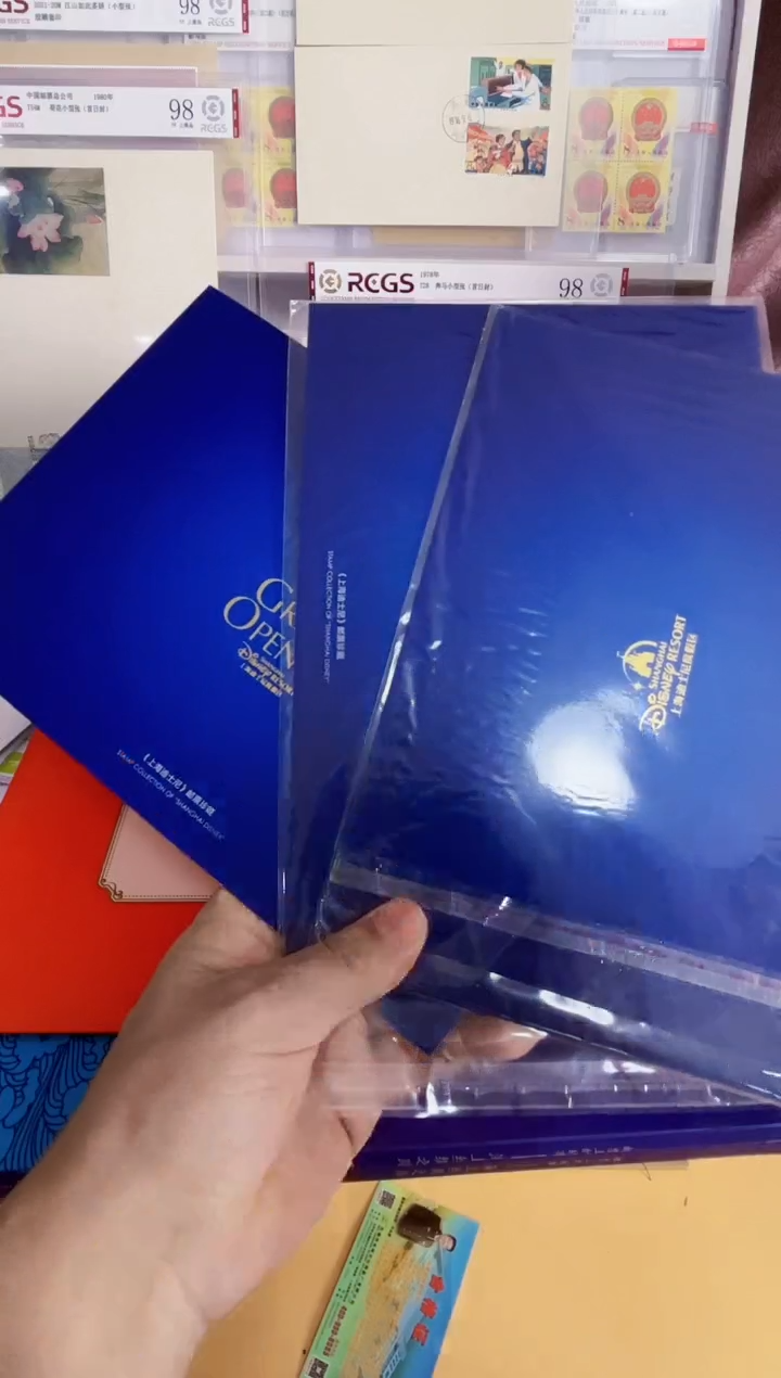 3个迪士尼小型张+套票折