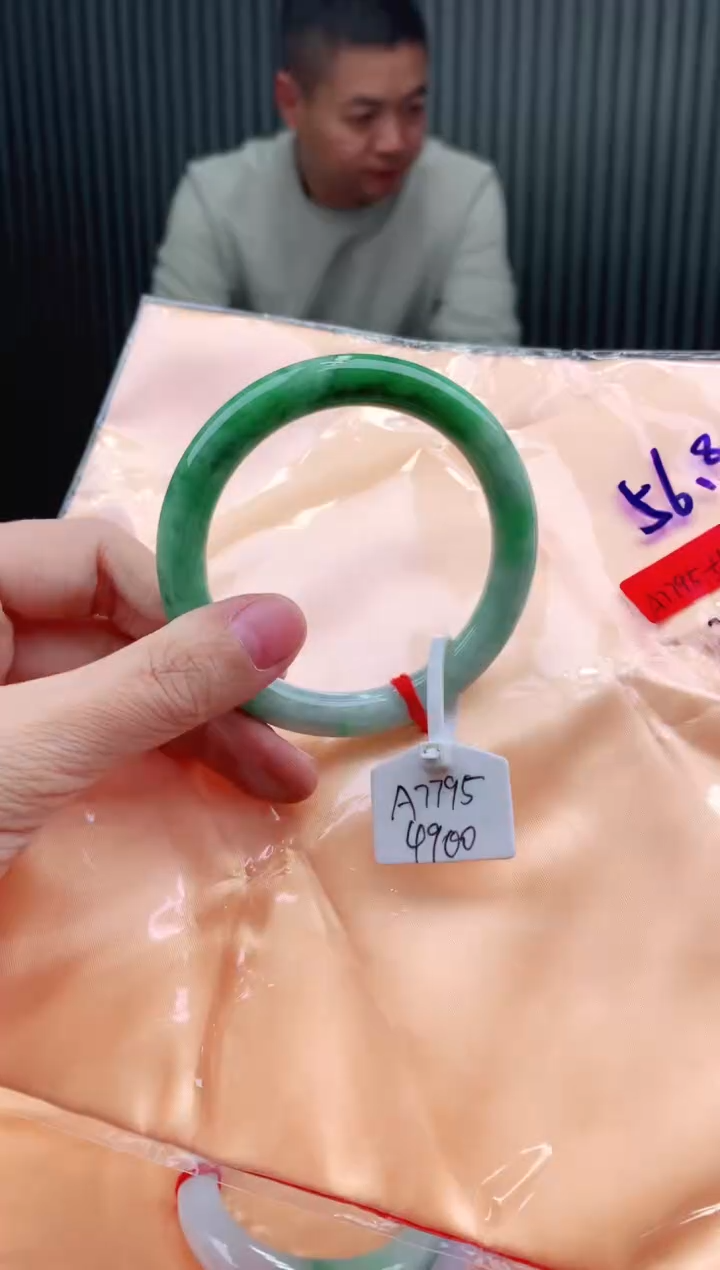 未镶嵌手镯翡翠56+