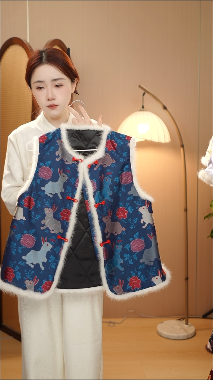 蓝兔子夹棉马甲  