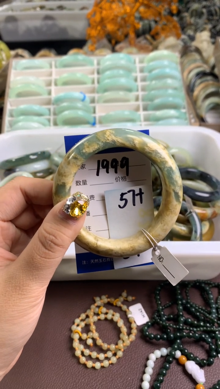 【闪购商品】蛇纹石玉手镯未镶嵌1999