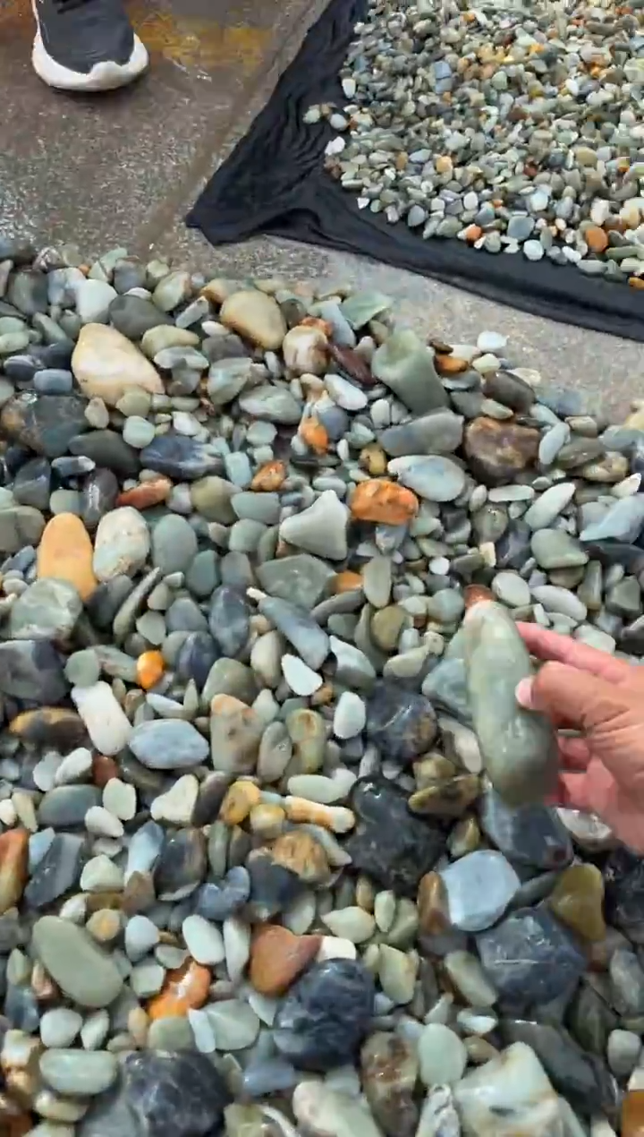 未镶嵌和田玉（糖玉）挂件和田玉