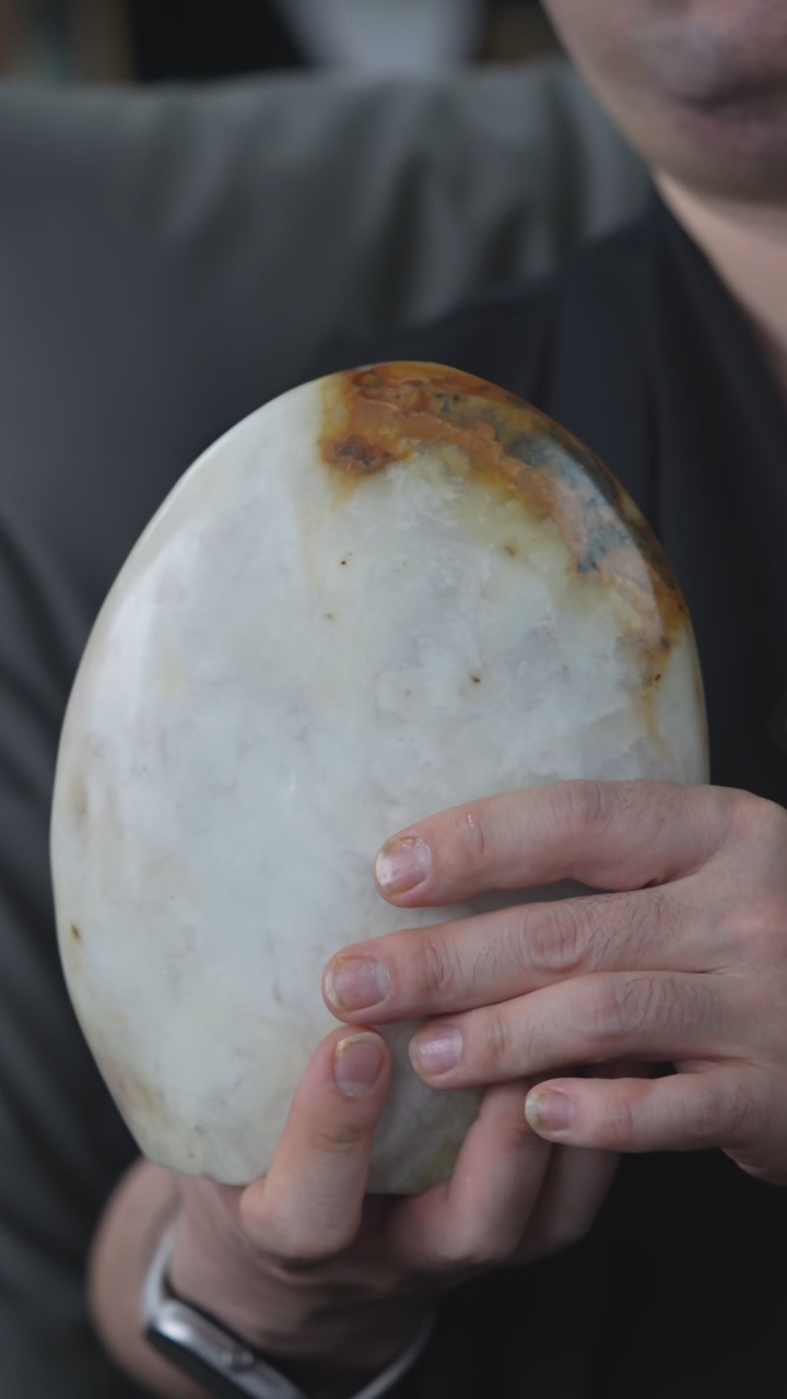 未镶嵌岫玉摆件?***姐原石