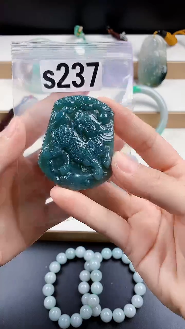 颈饰未镶嵌翡翠天然翡翠吊坠挂件