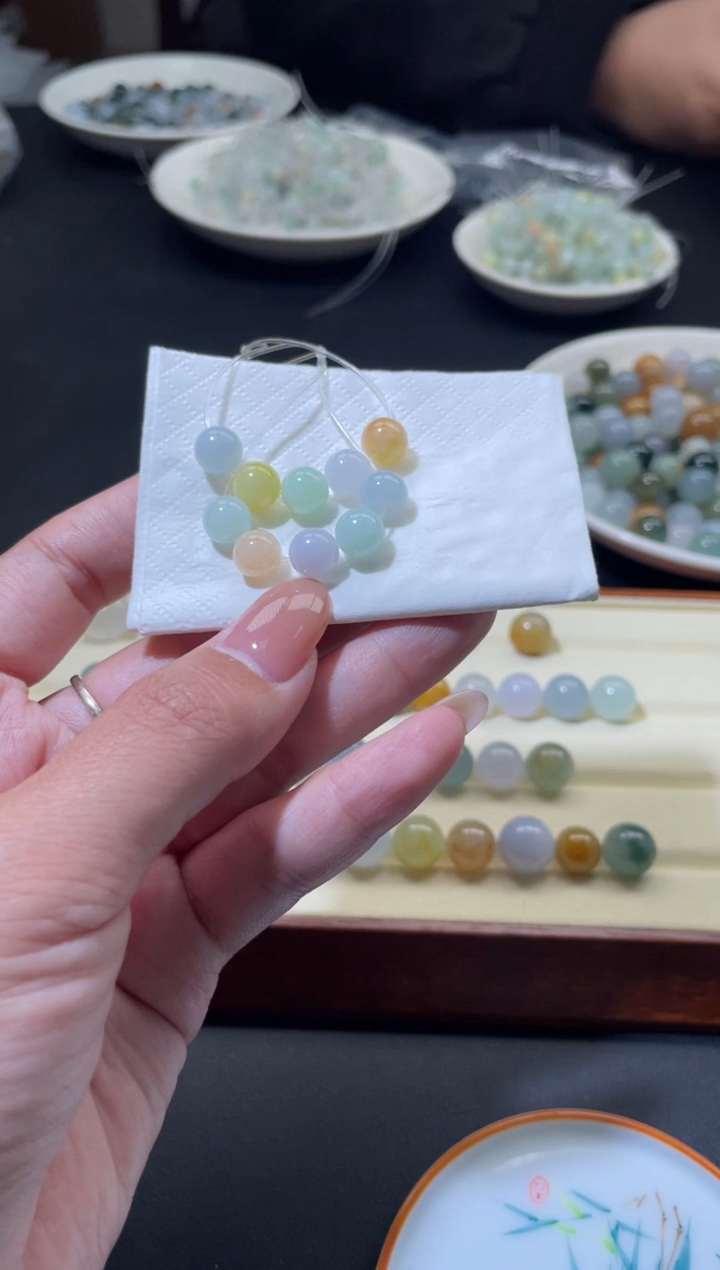 颈饰未镶嵌翡翠月**亮翡翠净货