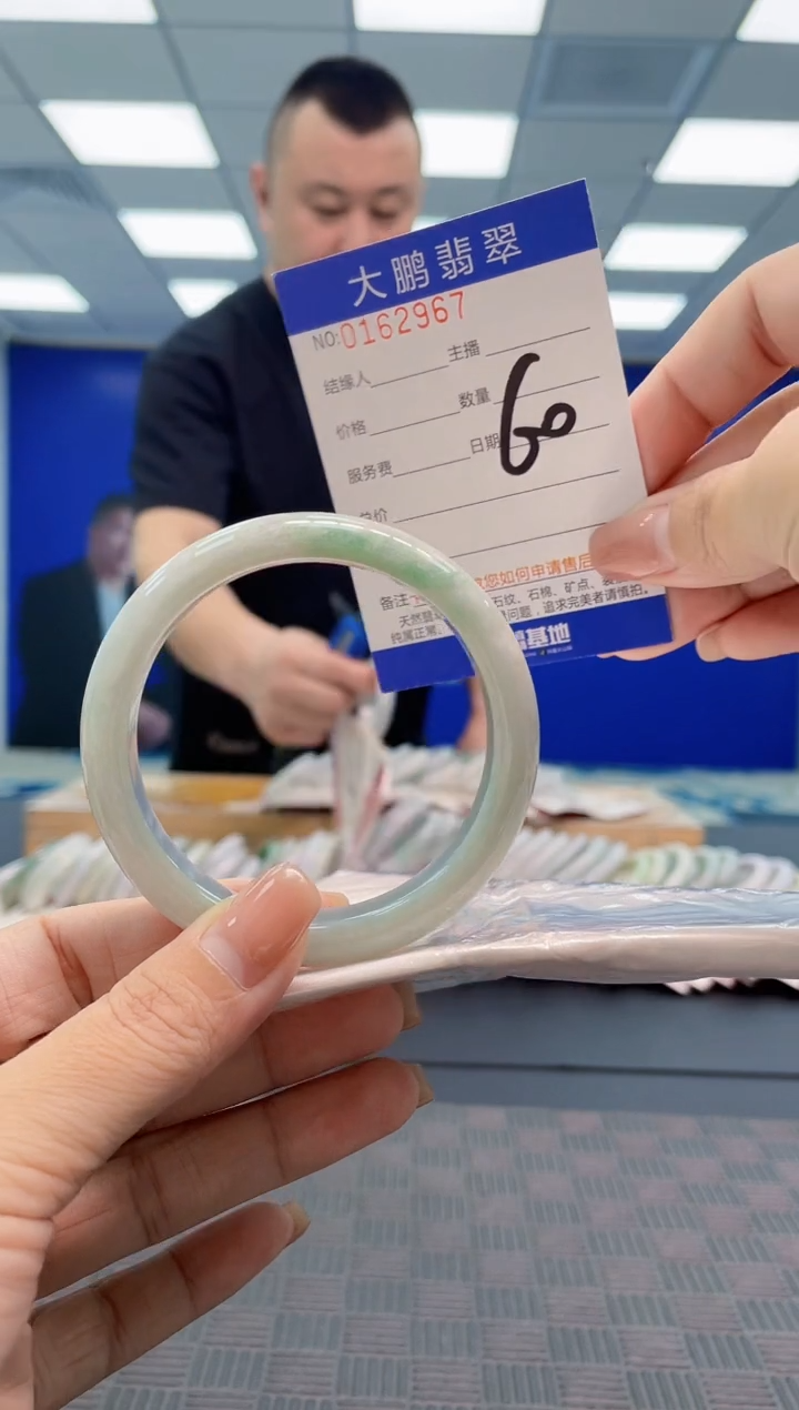 翡翠手镯未镶嵌AAAAAAAA