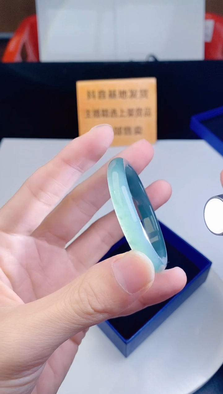 颈饰未镶嵌翡翠·