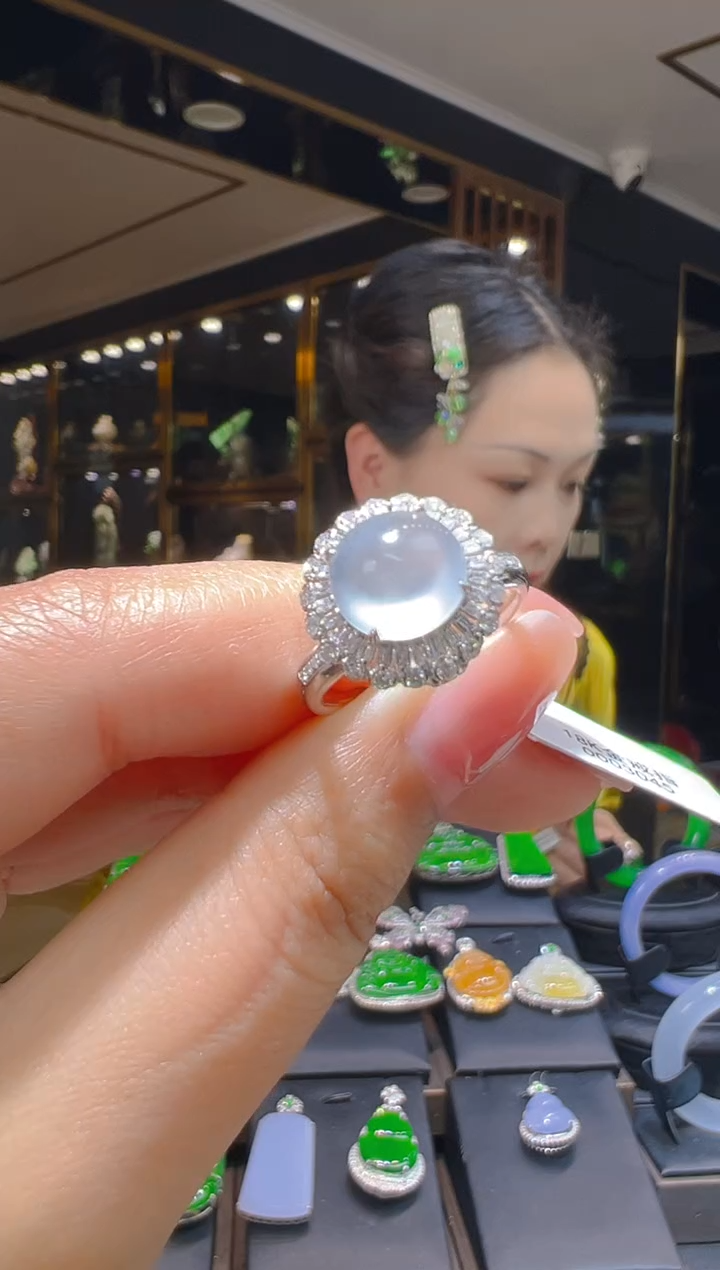 【闪购商品】翡翠戒指18K金镶嵌120      