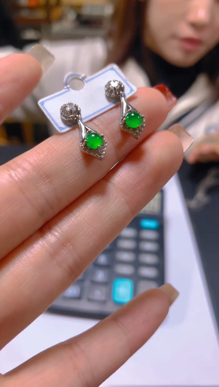 未镶嵌翡翠耳饰多样性发一