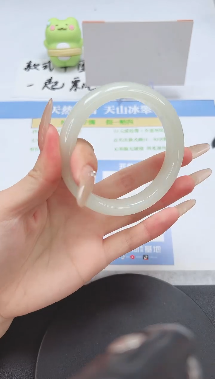 【闪购商品】石英质玉手镯未镶嵌A133-60.2