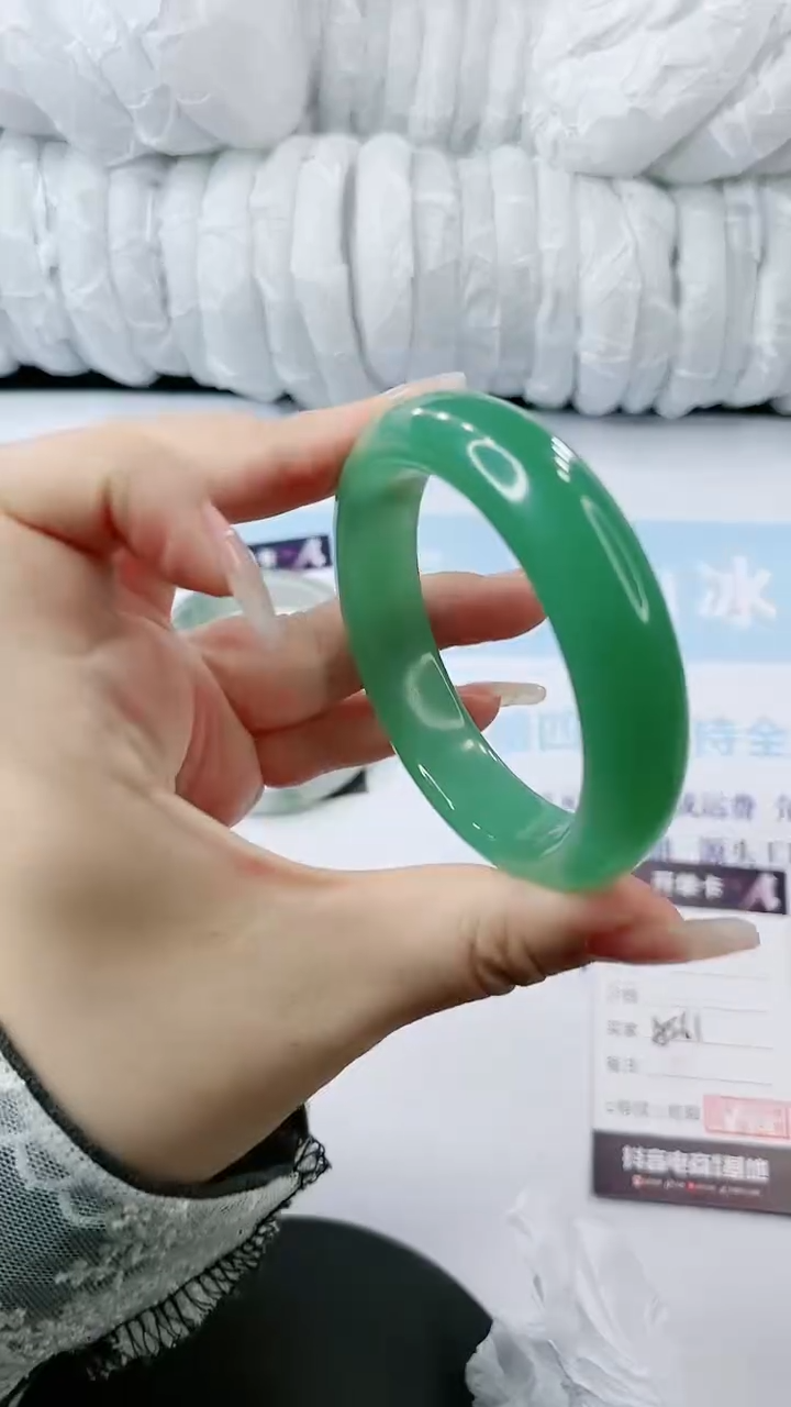 【闪购商品】石英质玉手镯未镶嵌多样性发货A561